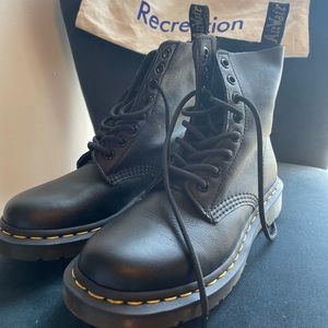 1460 Pascal Dr. Martens size 6 black soft leather